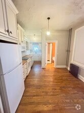 Building Photo - 213 E Ross St