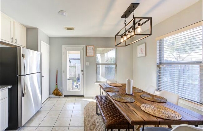 Foto del edificio - 13131 Dawn Hollow Ln