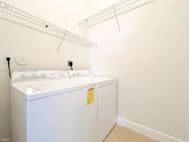 Building Photo - 4 br, 2 bath House - Vizcaya