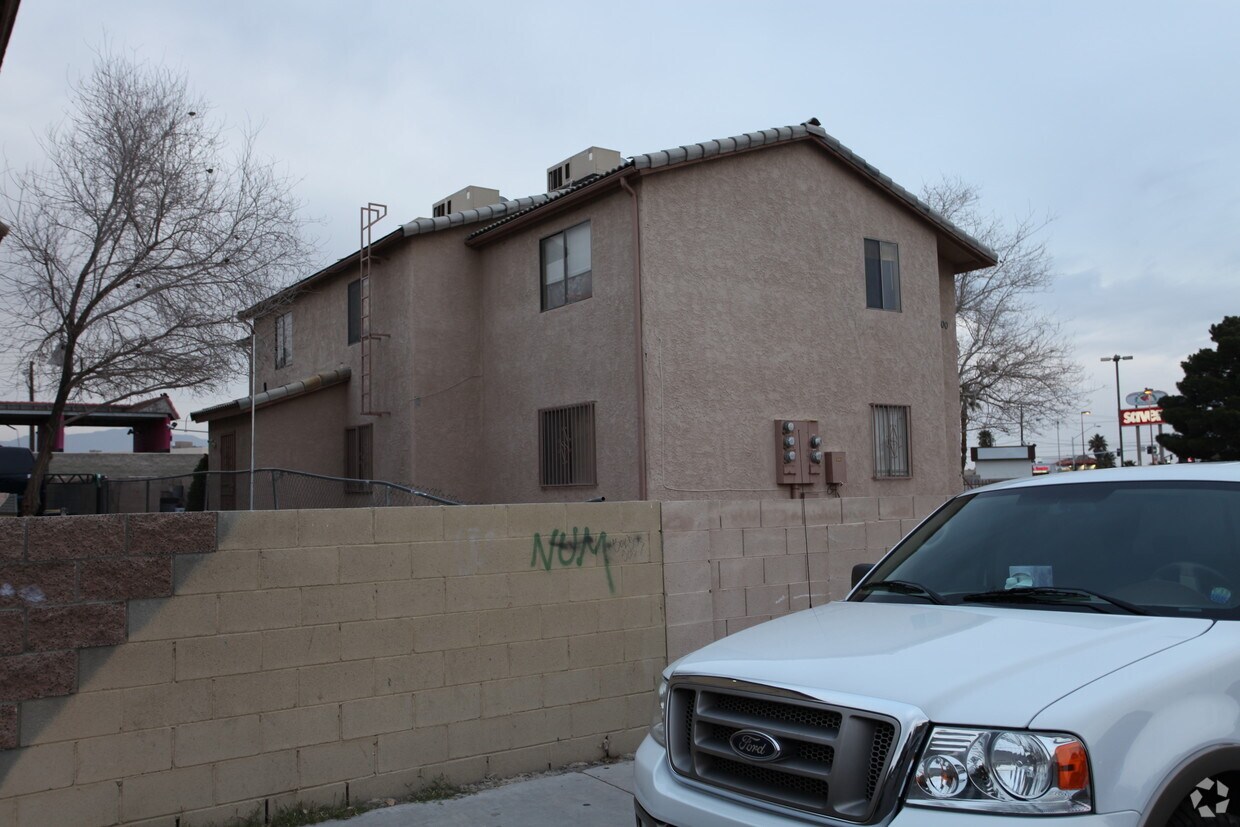 Building Photo - 5200 Redberry St