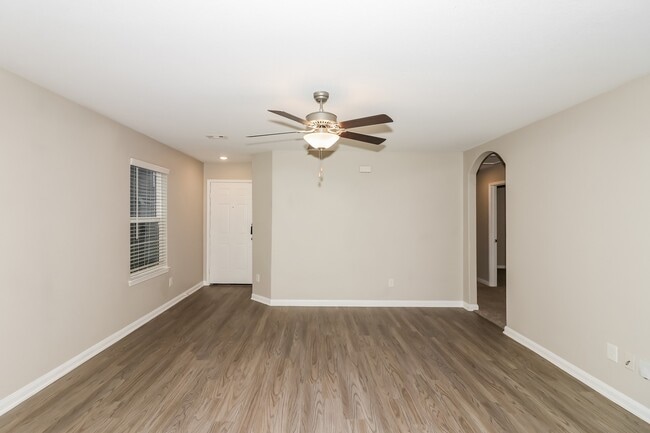 Foto del edificio - 26120 Hals Dr