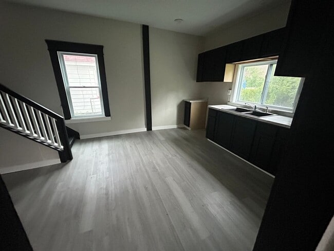 Building Photo - Coming Soon! Section 8 Accepted! Renovatio...