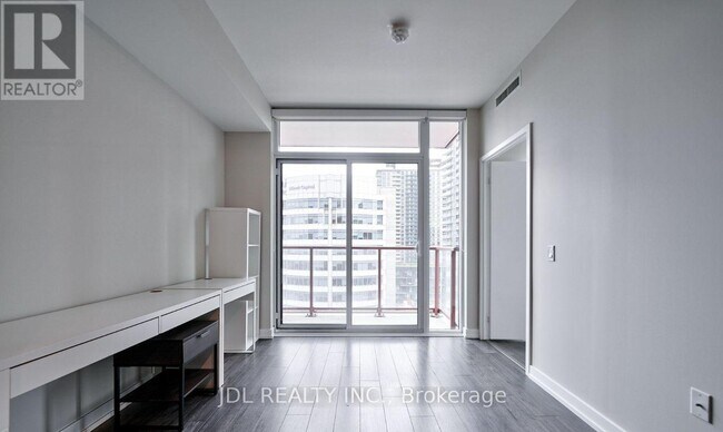 Building Photo - 33 Helendale Ave