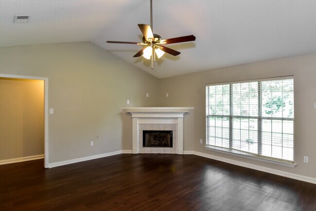 Foto del edificio - 7576 Delta Lakes Blvd