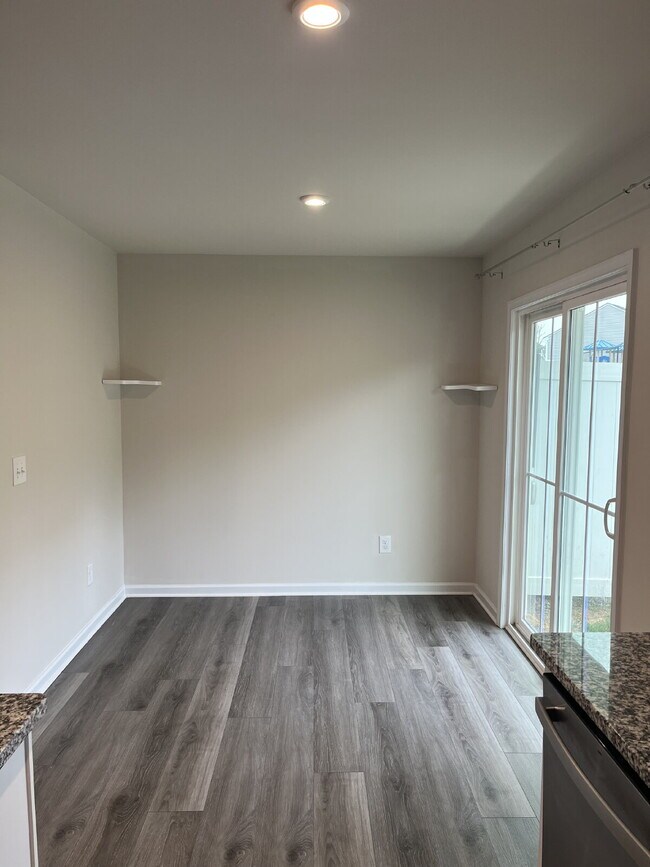 Foto del edificio - 1607 Mountain Ash Ln