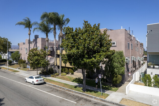 Building Photo - 5010 Cahuenga Blvd