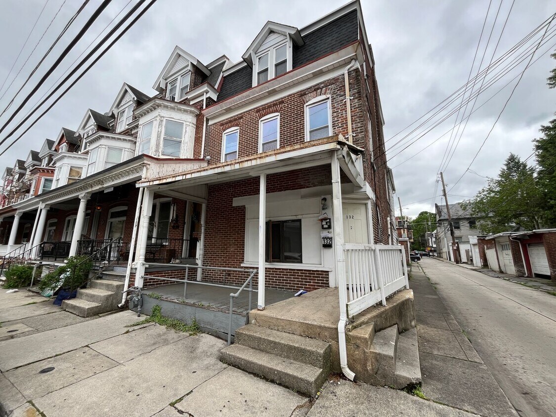 132 N Franklin St Unit 2, Allentown, PA 18102 Room for Rent in