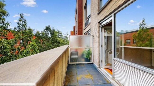 Building Photo - 1 bedroom in LONG ISLAND CITY NY 11101