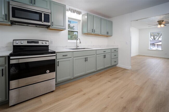 Building Photo - 119 S Harrison Ave