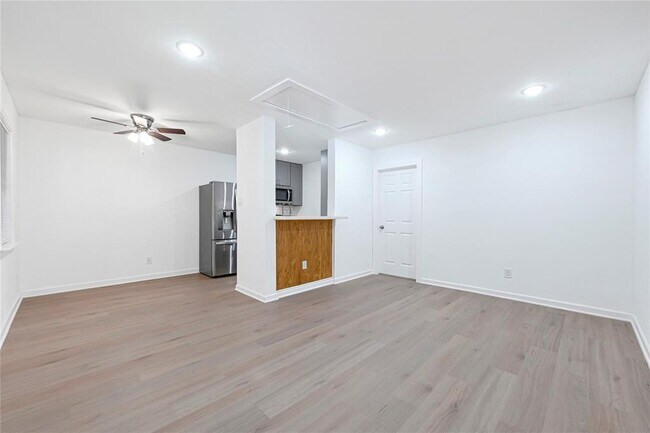 Foto del edificio - 5718 Eskridge St