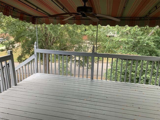 Foto del edificio - 515 Meadow Ridge Cir