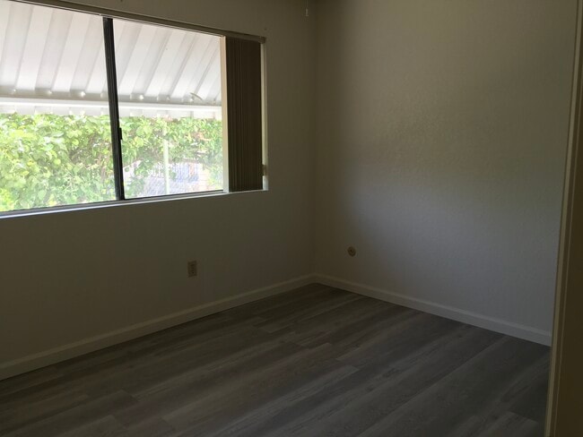 Building Photo - 4787 Villa Woods Dr