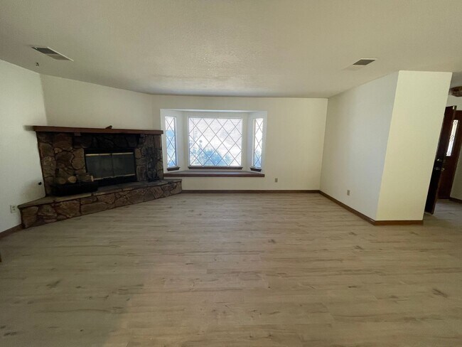 Foto del edificio - Golf Course- On The Mesa 3 Bedrooms, 2 Bathrooms, New Paint,