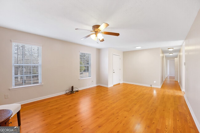 Building Photo - 252 Skyview Rd