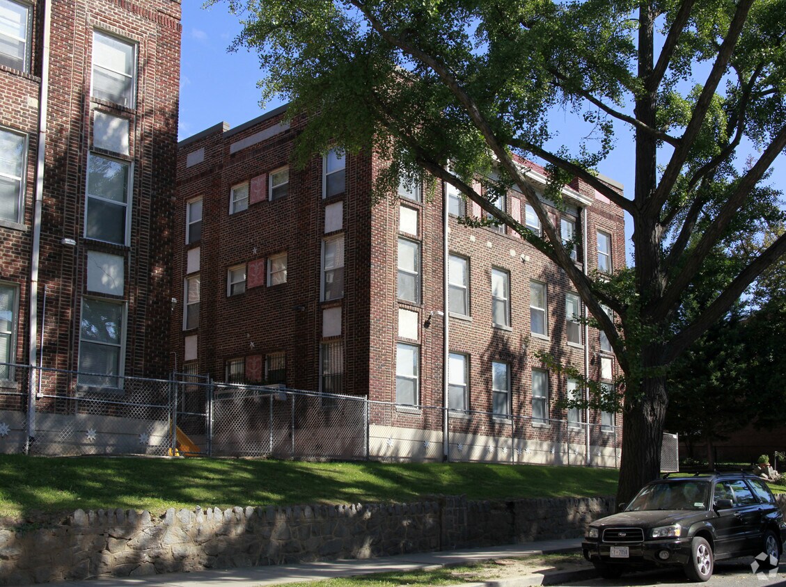Building Photo - 1433 Spring Rd NW