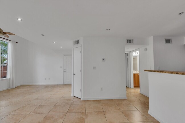 Building Photo - 1165 Crystal Way