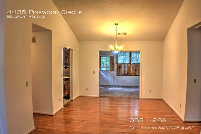 Building Photo - 4435 Pinewood Cir