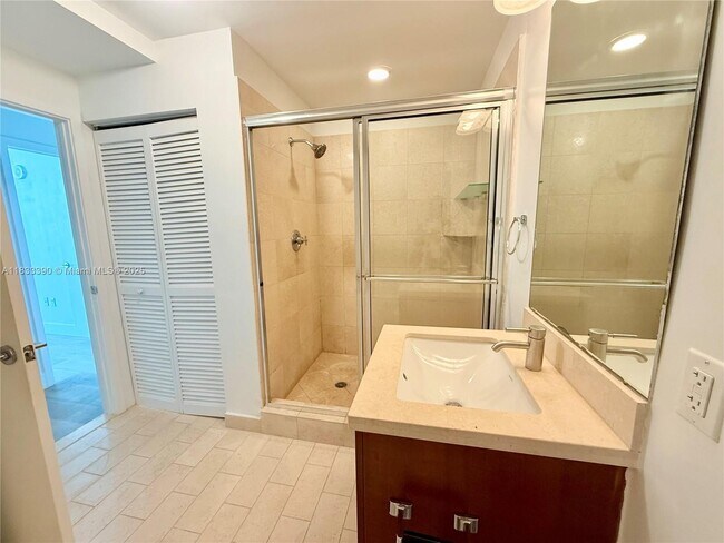Foto del edificio - 79 SW 12th St