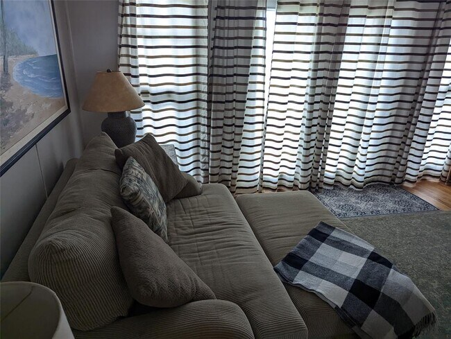 Foto del edificio - 415 Seashell Dr
