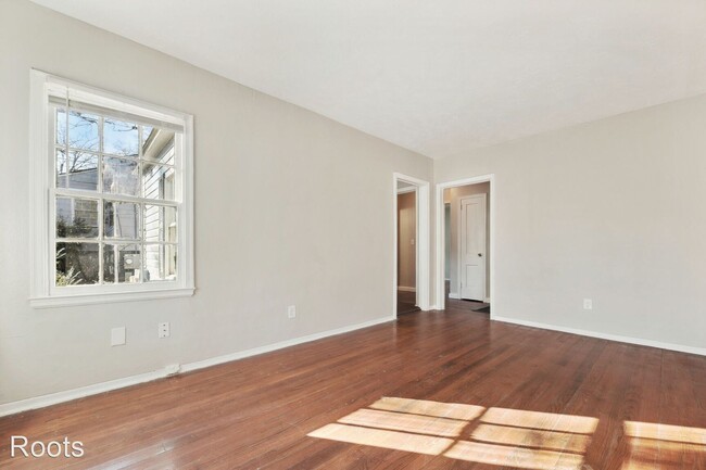 Building Photo - 2 br, 1 bath House - 1369 Byrere Terrace