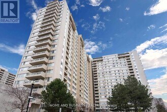 Building Photo - 3590 Kaneff Crescent