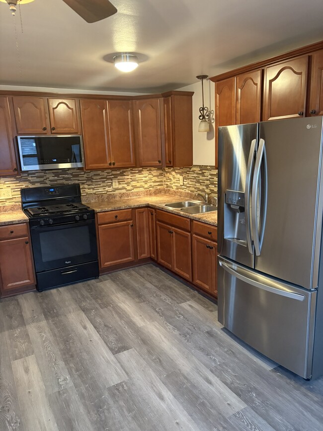 Building Photo - 3815 Dexter Ave