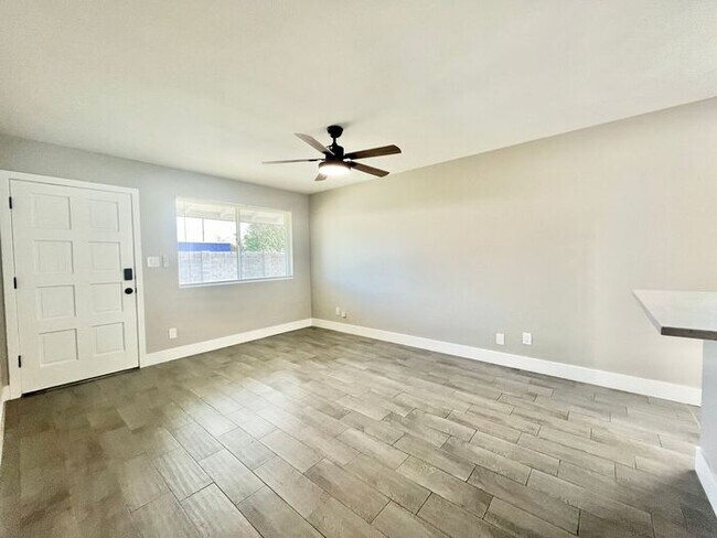 Foto del edificio - Move In Ready 1 Bed 1 Bath Duplex