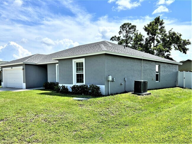 Building Photo - 926 SW Idol Ave