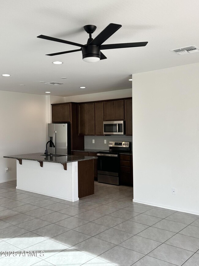 Building Photo - 122 S Siena Ln