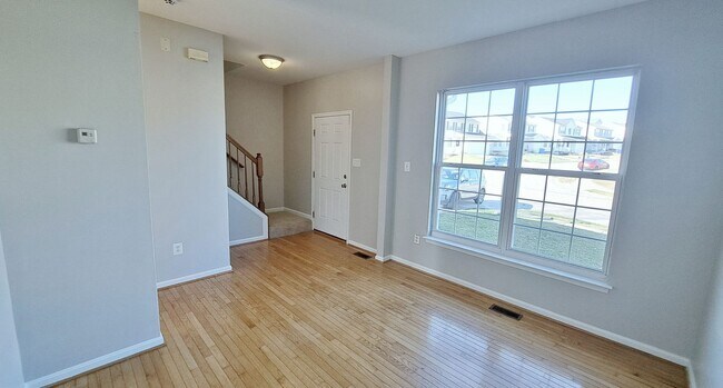 Foto del edificio - 3 Bed / 2-1/2 Bath Single Family Home w/1-Car garage