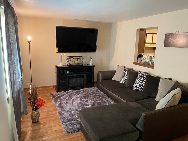 Sala de estar - 5005 26th Ave