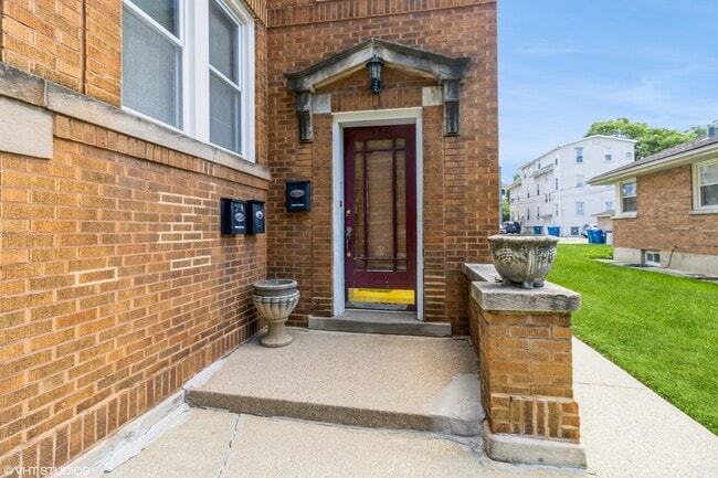 Building Photo - 210 Rockford Ave