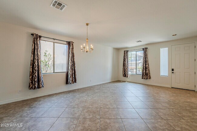 Foto del edificio - 4592 E Gleneagle Dr