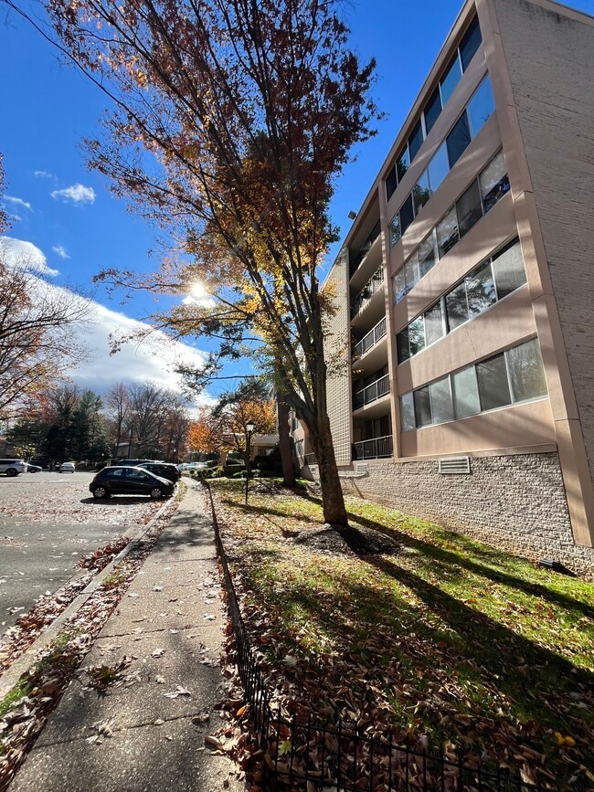 Building Photo - 4360 Ivymount Ct