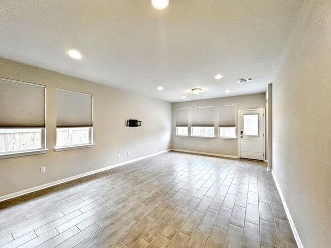 Building Photo - 3-Bedroom Home in a Quiet Neighborhood wit...