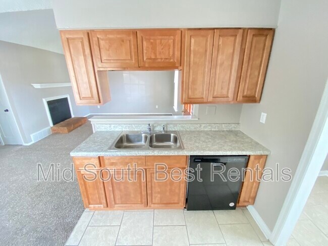 Building Photo - 4596 Summer Creek E