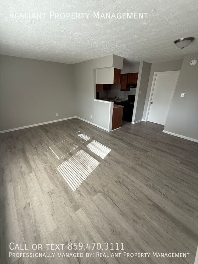 Building Photo - 2021 Cambridge Dr