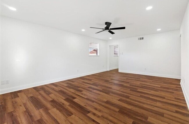 Foto del edificio - 2427 Octavia Dr