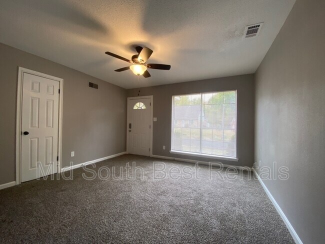 Building Photo - 3636 Skylark Dr