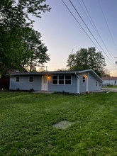 Building Photo - 1477 E Lindberg St