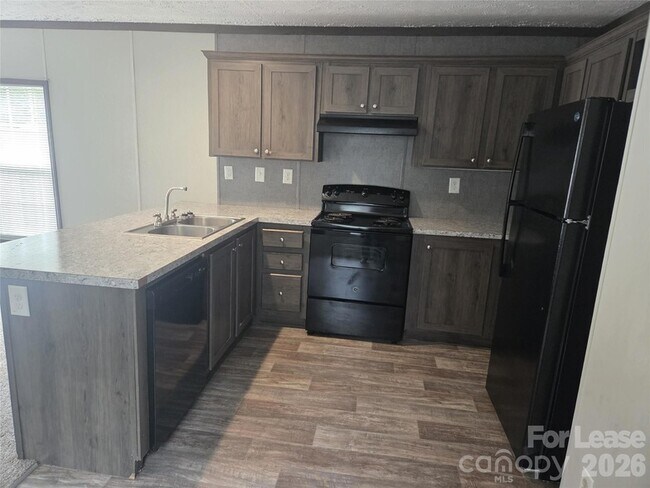 Building Photo - 213 Kimberly Cir