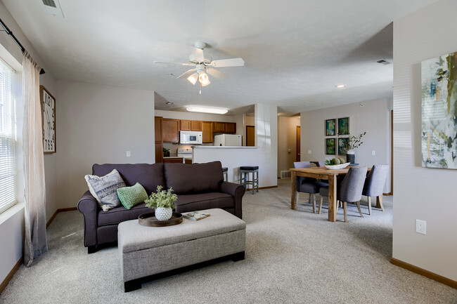 1 cama Living ARea - Standing Bear Lake Apartments