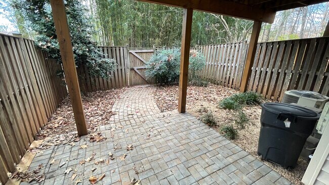 Building Photo - 14615 Battery Ridge Ln