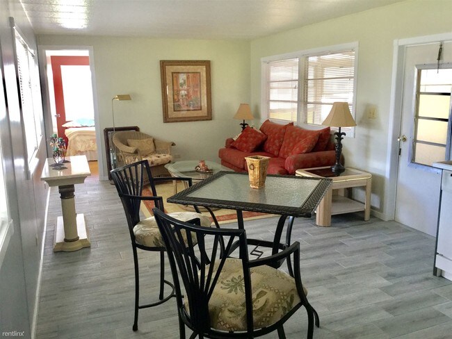 Building Photo - 139 Palm 1st St