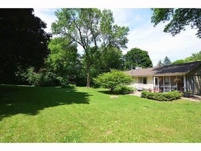 Building Photo - 1418 E Skyline Dr