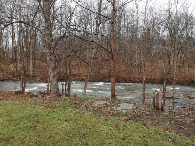 Foto del edificio - 8 Freehold Mills Dr