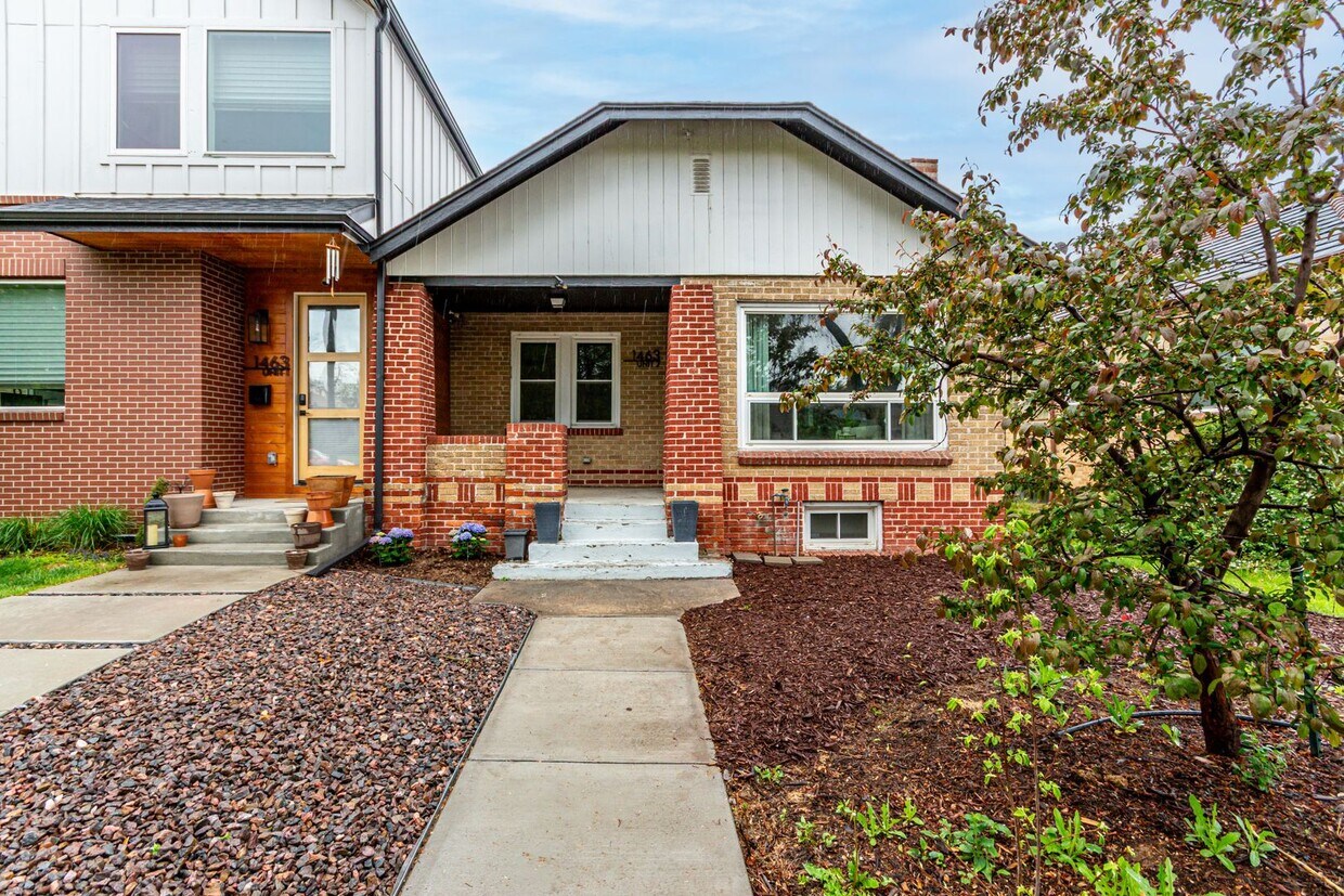 Primary Photo - Remodeled 3BD, 2BA Half Duplex in East Den...