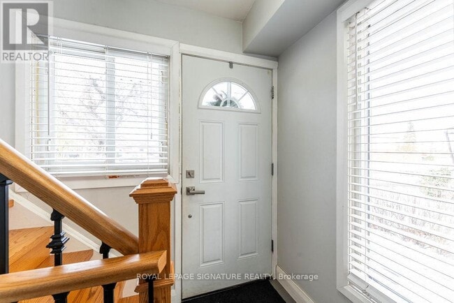 Building Photo - 25 Hun Crescent