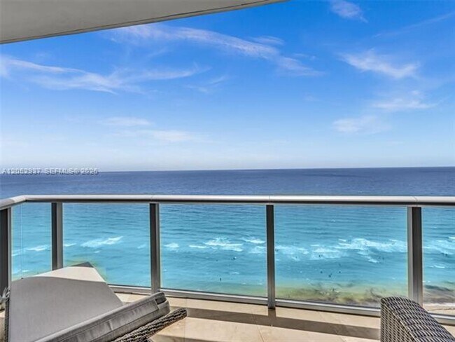 Building Photo - 17001 Collins Ave