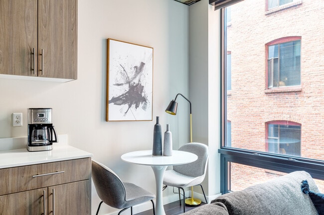 Foto del edificio - 1900 1st Ave